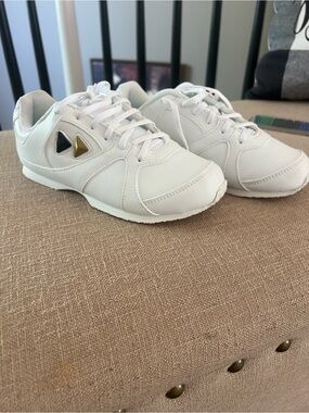 Kaepa White Cheer Shoes with Changeable Triangle Accents